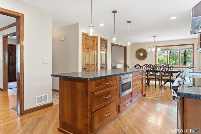 877 Newgate Road, Suffield, CT 06093
