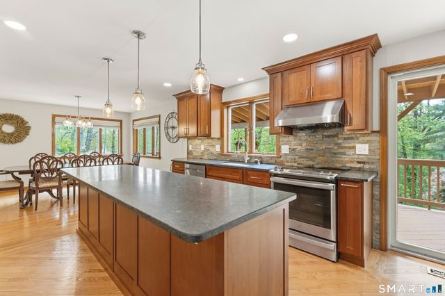 877 Newgate Road, Suffield, CT 06093