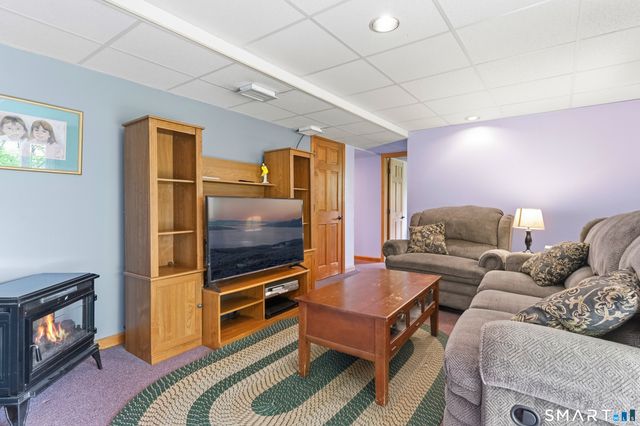 877 Newgate Road, Suffield, CT 06093