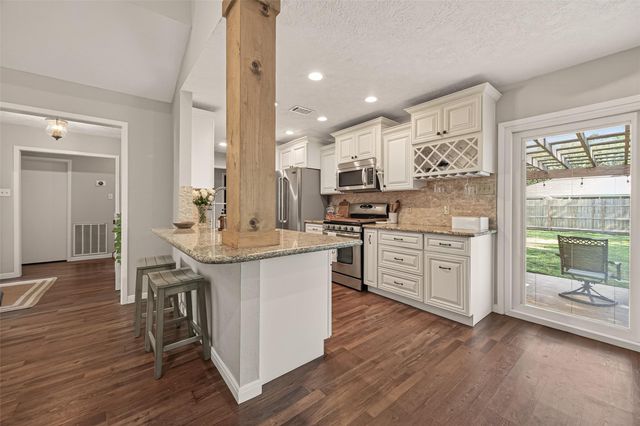 12306 River Bend Drive, Mont Belvieu, TX 77523