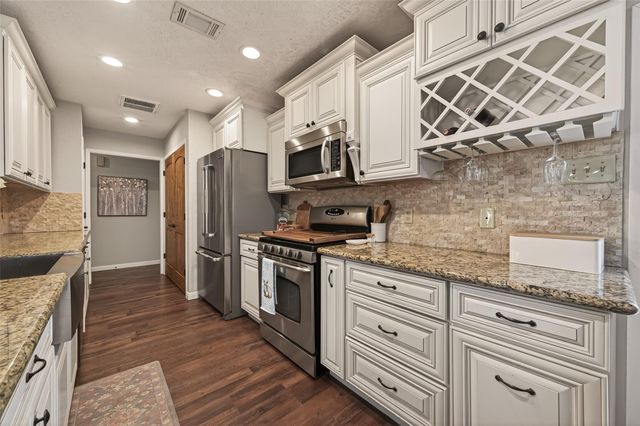 12306 River Bend Drive, Mont Belvieu, TX 77523