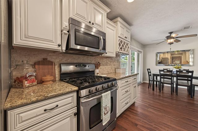 12306 River Bend Drive, Mont Belvieu, TX 77523