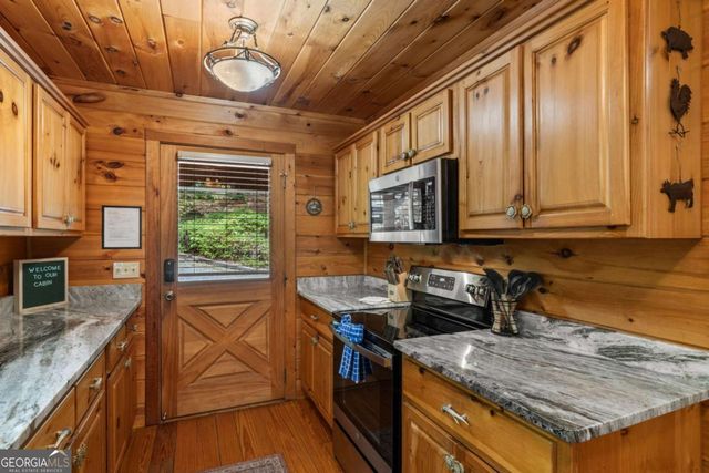 294 Oakwood Trail, Mineral Bluff, GA 30559