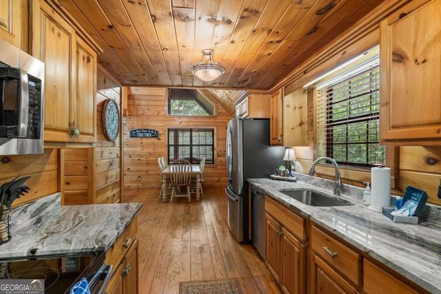 294 Oakwood Trail, Mineral Bluff, GA 30559