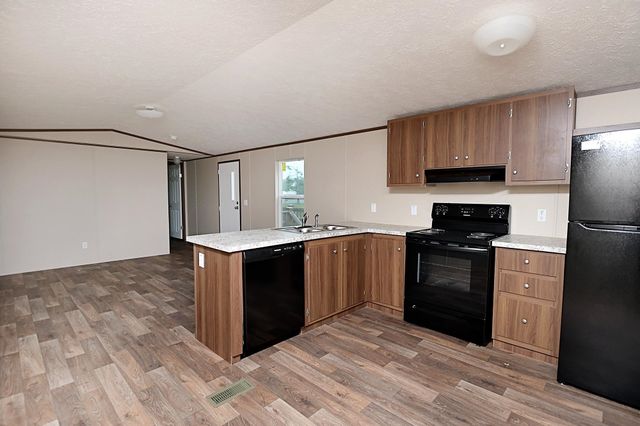 155 Doucet Dr, Golden Meadow, LA 70357