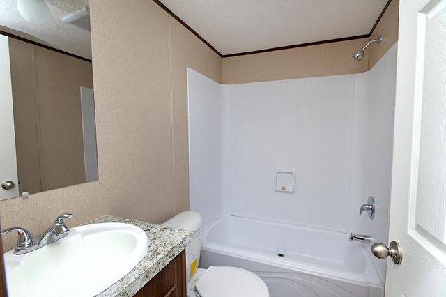 155 Doucet Dr, Golden Meadow, LA 70357