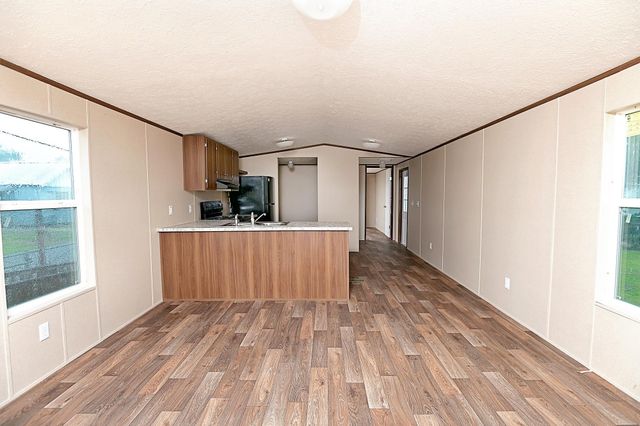 155 Doucet Dr, Golden Meadow, LA 70357