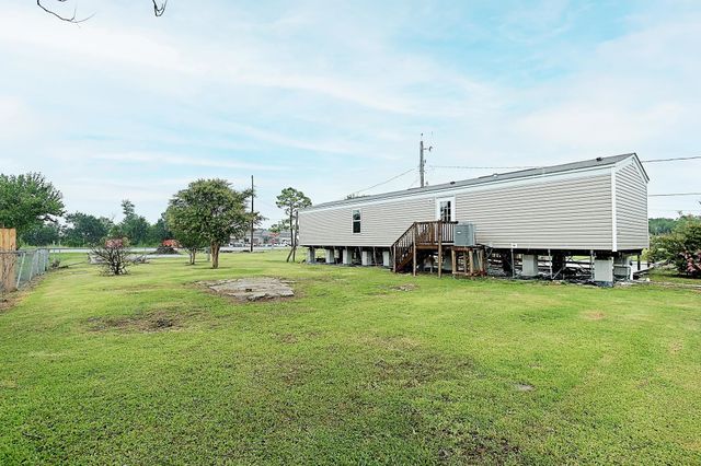 155 Doucet Dr, Golden Meadow, LA 70357