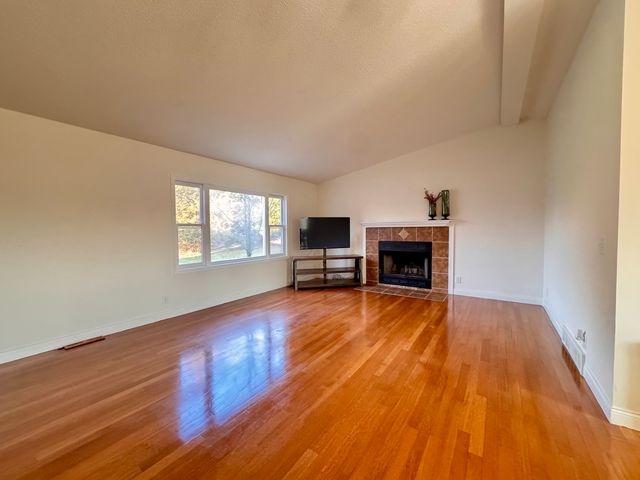 406 N Clover Court, Dixon, IL 61021