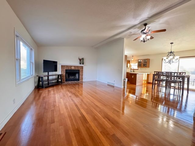 406 N Clover Court, Dixon, IL 61021