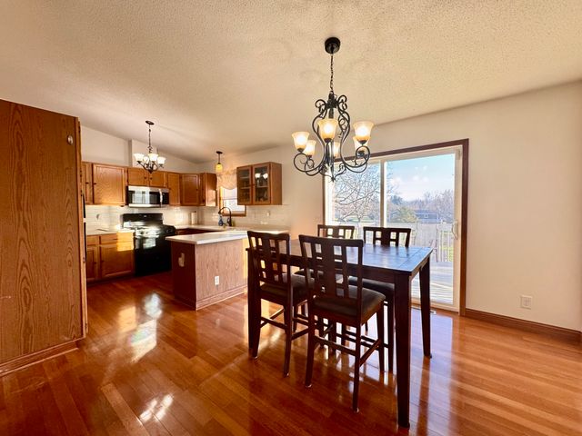 406 N Clover Court, Dixon, IL 61021