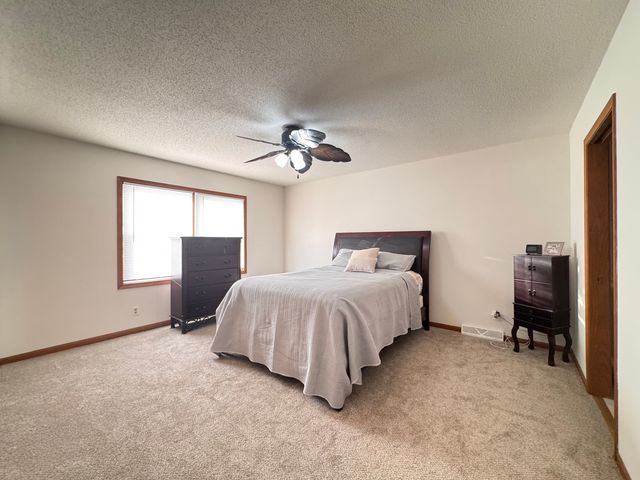 406 N Clover Court, Dixon, IL 61021