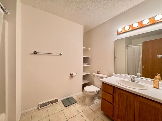 406 N Clover Court, Dixon, IL 61021