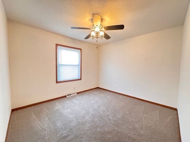 406 N Clover Court, Dixon, IL 61021