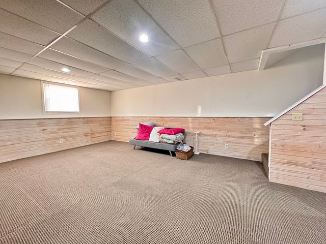 406 N Clover Court, Dixon, IL 61021