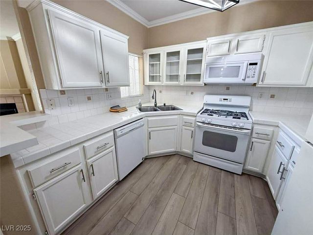 1300 South Arlington Street 202, Las Vegas, NV 89104