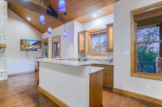 409 Venture BLVD S, Point Venture, TX 78645