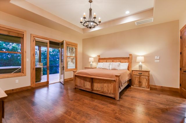 409 Venture BLVD S, Point Venture, TX 78645