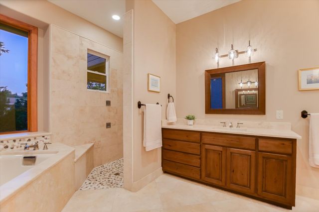 409 Venture BLVD S, Point Venture, TX 78645