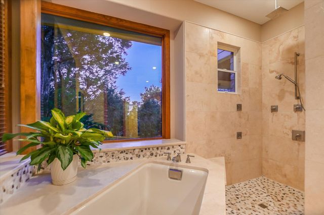 409 Venture BLVD S, Point Venture, TX 78645