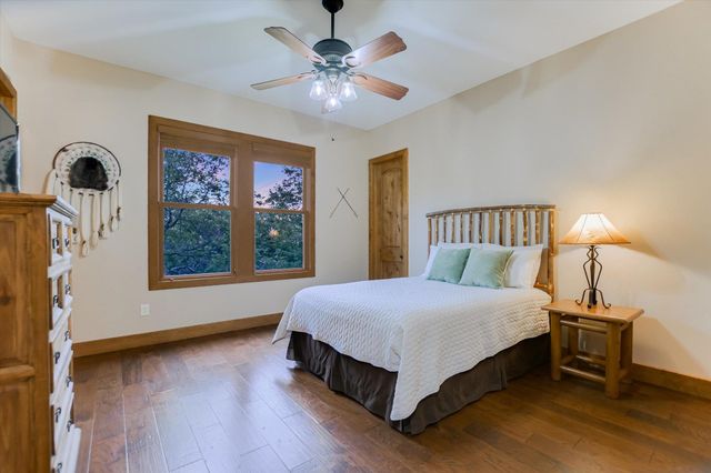 409 Venture BLVD S, Point Venture, TX 78645