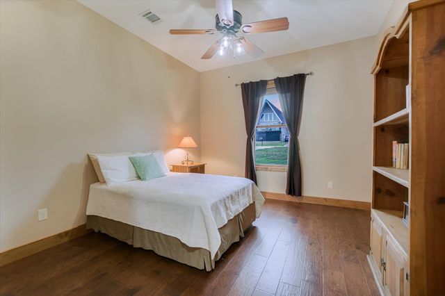 409 Venture BLVD S, Point Venture, TX 78645