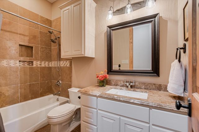 409 Venture BLVD S, Point Venture, TX 78645