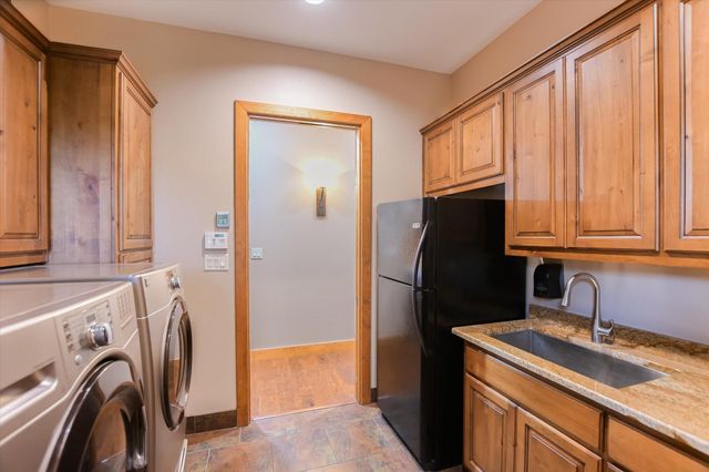 409 Venture BLVD S, Point Venture, TX 78645