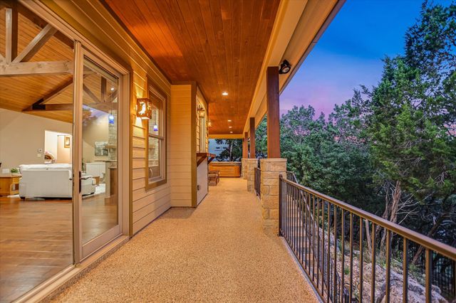 409 Venture BLVD S, Point Venture, TX 78645