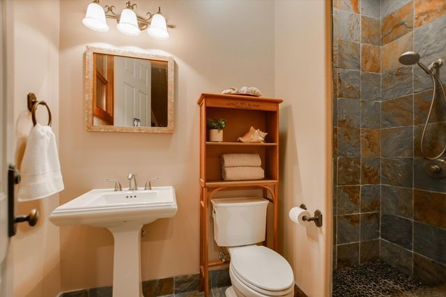 409 Venture BLVD S, Point Venture, TX 78645