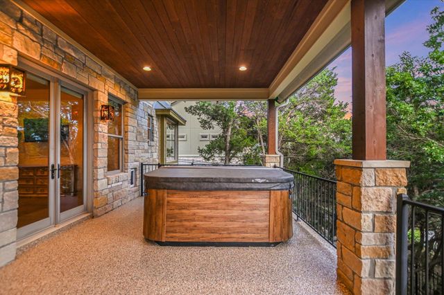409 Venture BLVD S, Point Venture, TX 78645