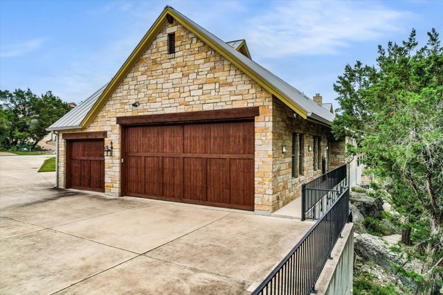 409 Venture BLVD S, Point Venture, TX 78645