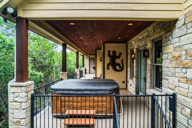 409 Venture BLVD S, Point Venture, TX 78645