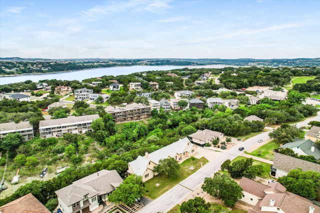 409 Venture BLVD S, Point Venture, TX 78645