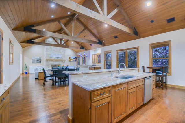 409 Venture BLVD S, Point Venture, TX 78645