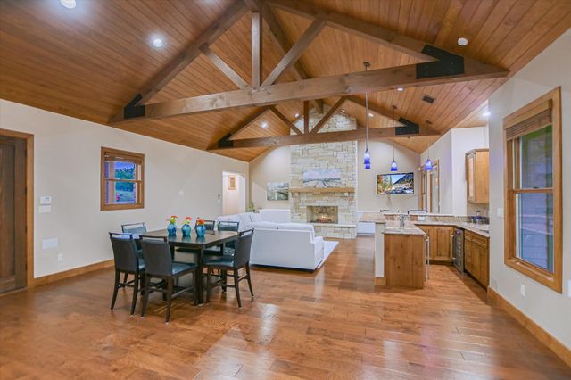 409 Venture BLVD S, Point Venture, TX 78645