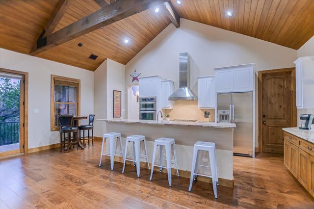 409 Venture BLVD S, Point Venture, TX 78645