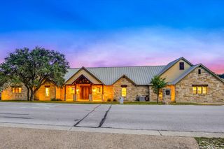 409 Venture BLVD S, Point Venture, TX 78645
