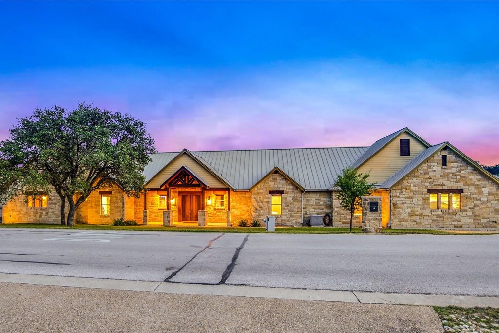 409 Venture BLVD S, Point Venture, TX 78645