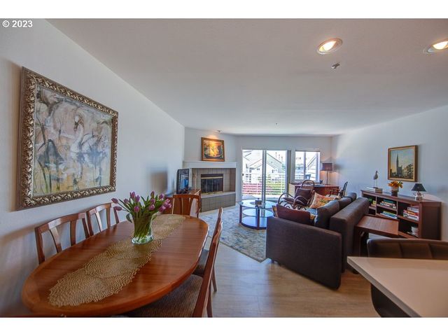 179 N HAYDEN BAY Dr, Portland, OR 97217