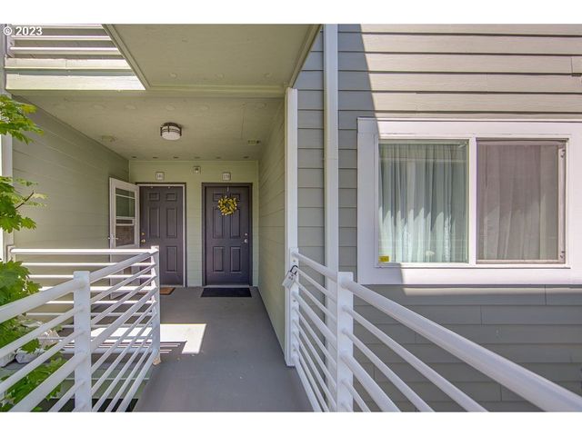 179 N HAYDEN BAY Dr, Portland, OR 97217