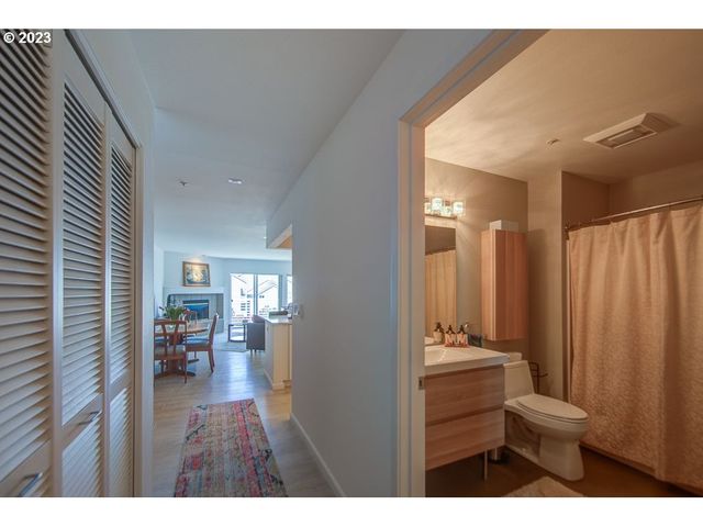 179 N HAYDEN BAY Dr, Portland, OR 97217