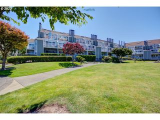 179 N HAYDEN BAY Dr, Portland, OR 97217