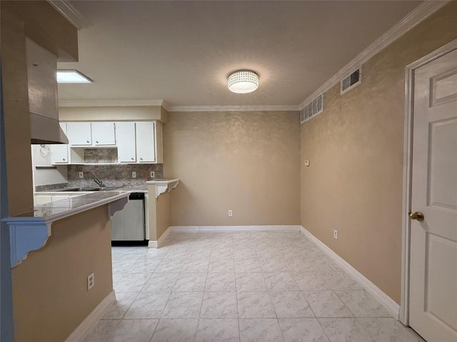 2250 Bering Drive 39, Houston, TX 77057
