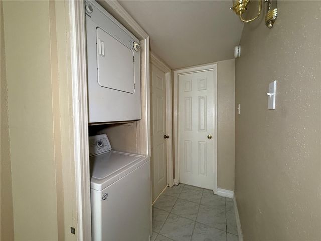 2250 Bering Drive 39, Houston, TX 77057