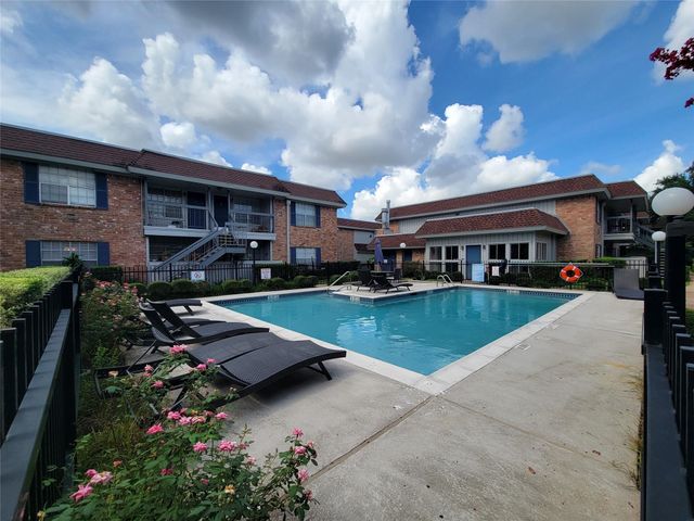 2250 Bering Drive 39, Houston, TX 77057