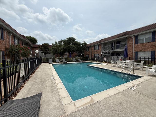 2250 Bering Drive 39, Houston, TX 77057