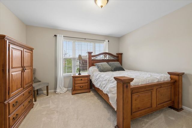 5423 SWAN Circle, Hoffman Estates, IL 60192