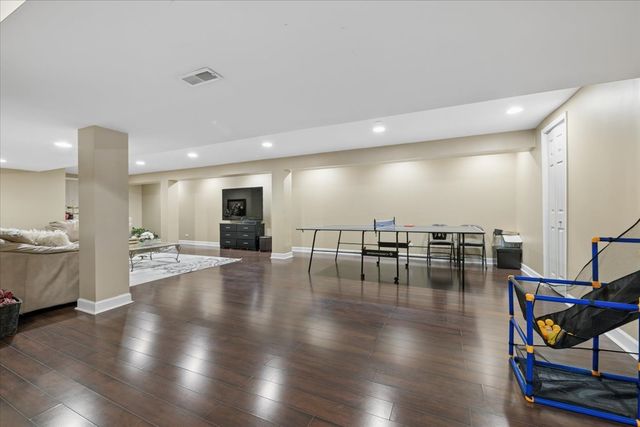 5423 SWAN Circle, Hoffman Estates, IL 60192