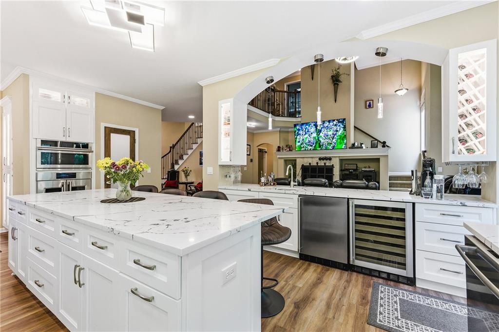 Image 13 of property listing at 2436 Fontainebleau Drive, Dunwoody, GA 30360